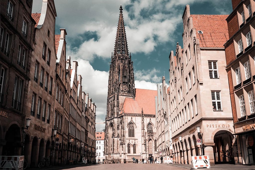 Lambertikriche Münster mit Käfigen